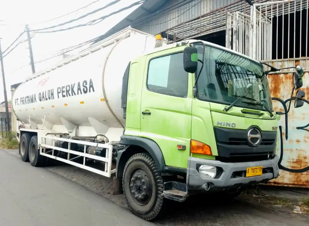 Hino FL260JW tangki HiBlow semen 35 Ton