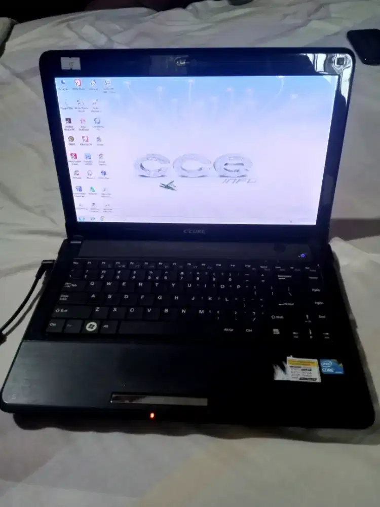 Laptop c3cube core i3