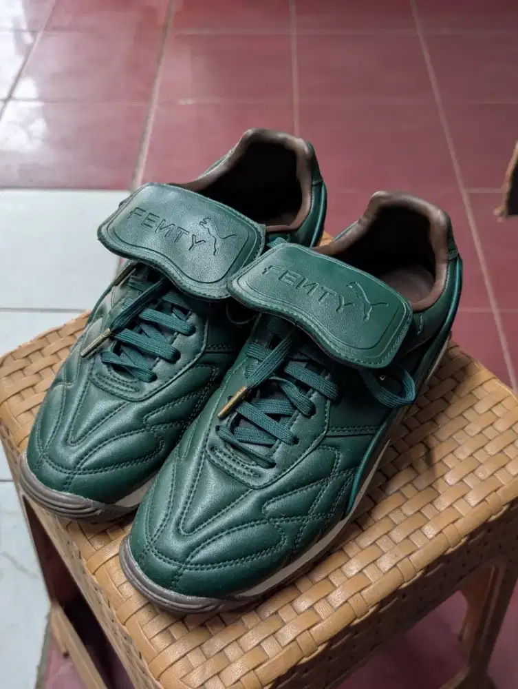 Sepatu/Sneakers By  PUMA × Fenty Rihanna AVanti  Dark Myrtle green