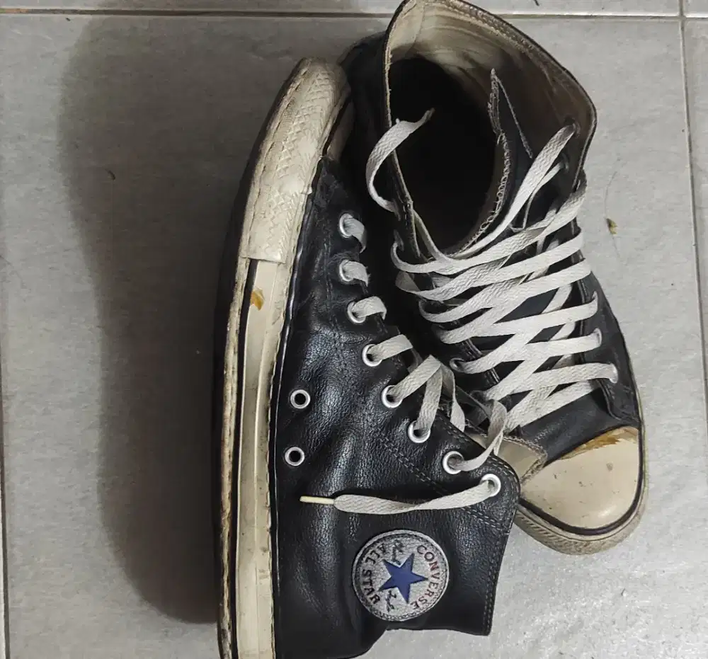Sepatu Converse Leather