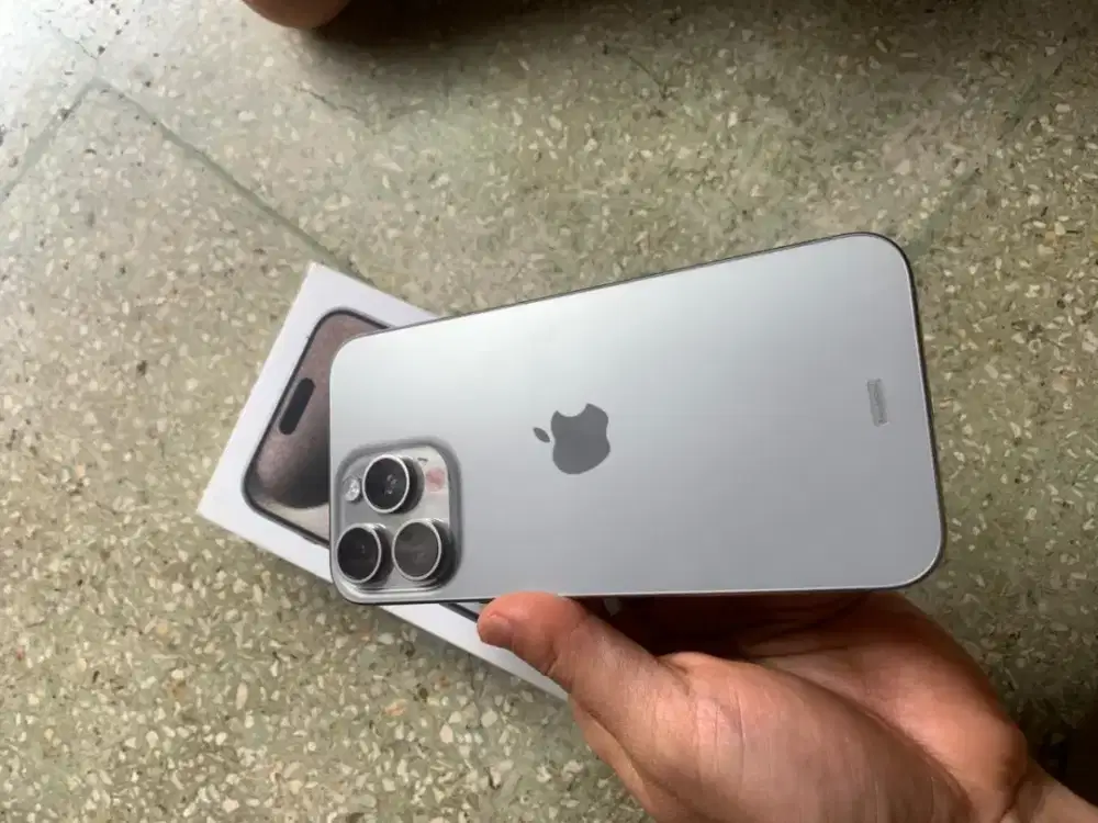 Iphone Silver Titanium