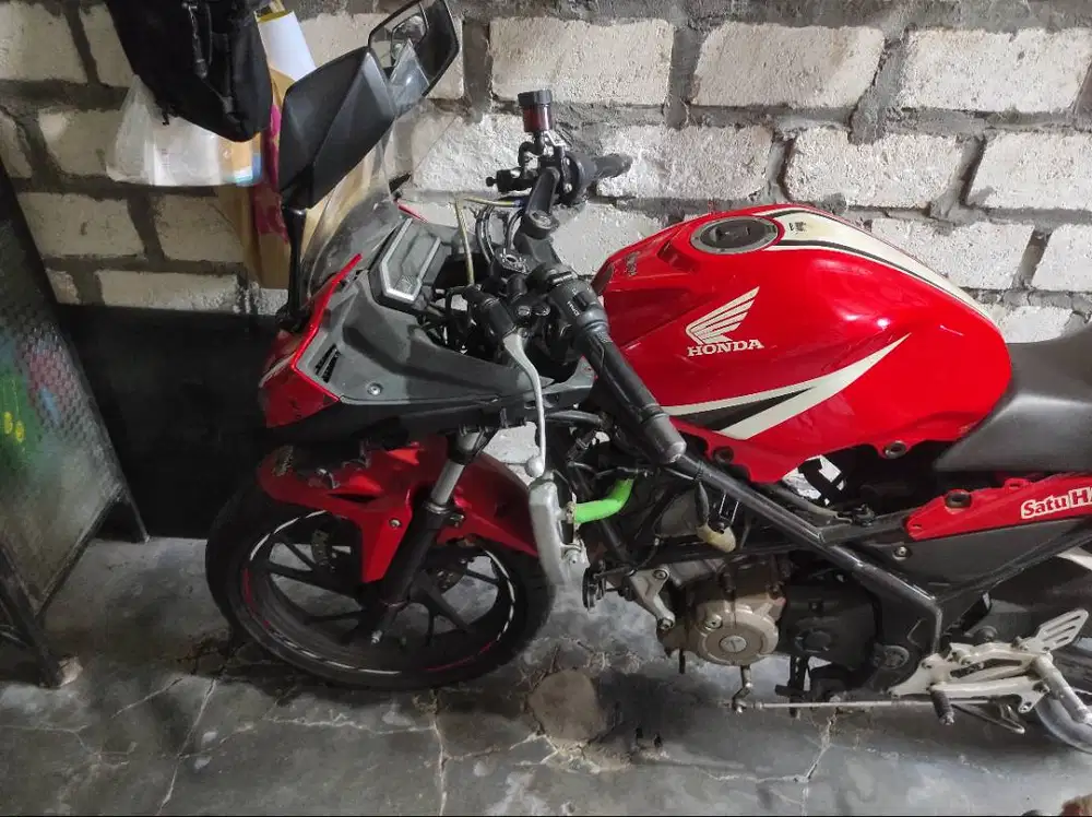 HONDA CBR150R 2016 Red Racing (Motor Latihan Balap Road Race)