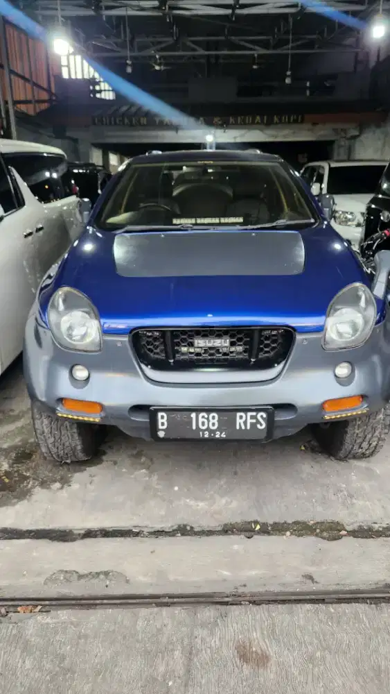 Isuzu  coupe 2 pintu vihicross 4x4 bensin 3200cc V6 barang langka