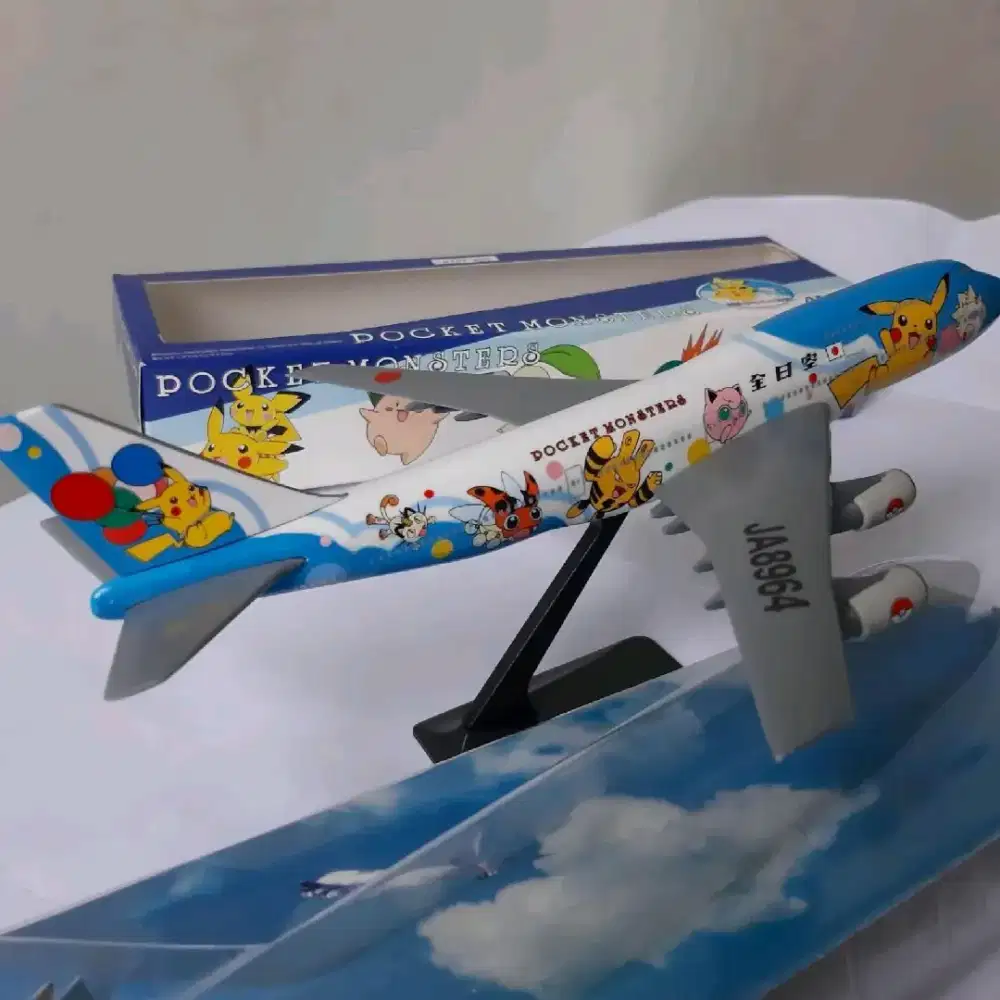 Pokemon x ANA Boeing 747-400 - Miniatur Pesawat