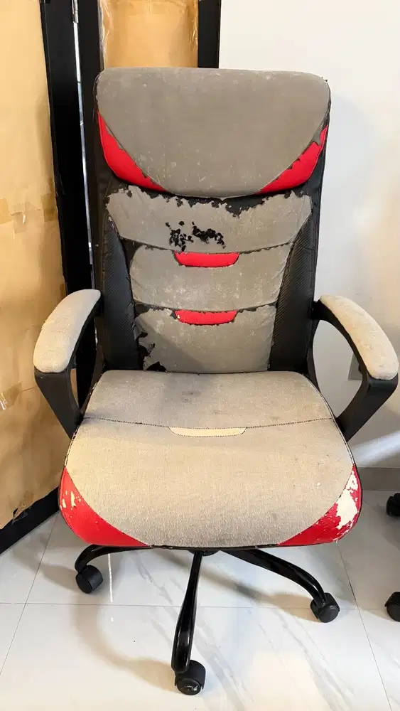 Kursi Gaming Informa Uggo Merah – Rangka Kuat, Fungsi Normal