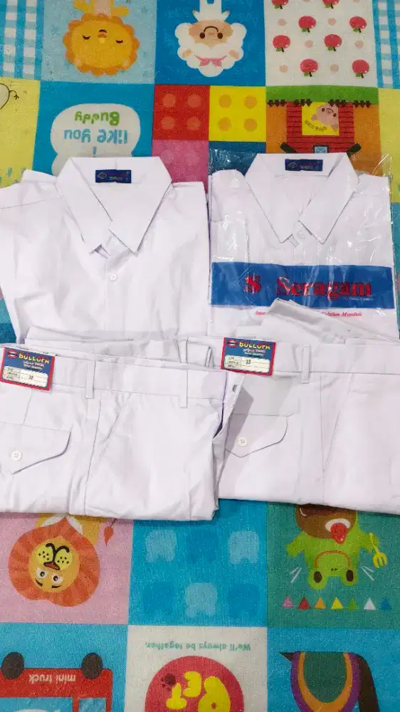 Baju dan celana sekolah