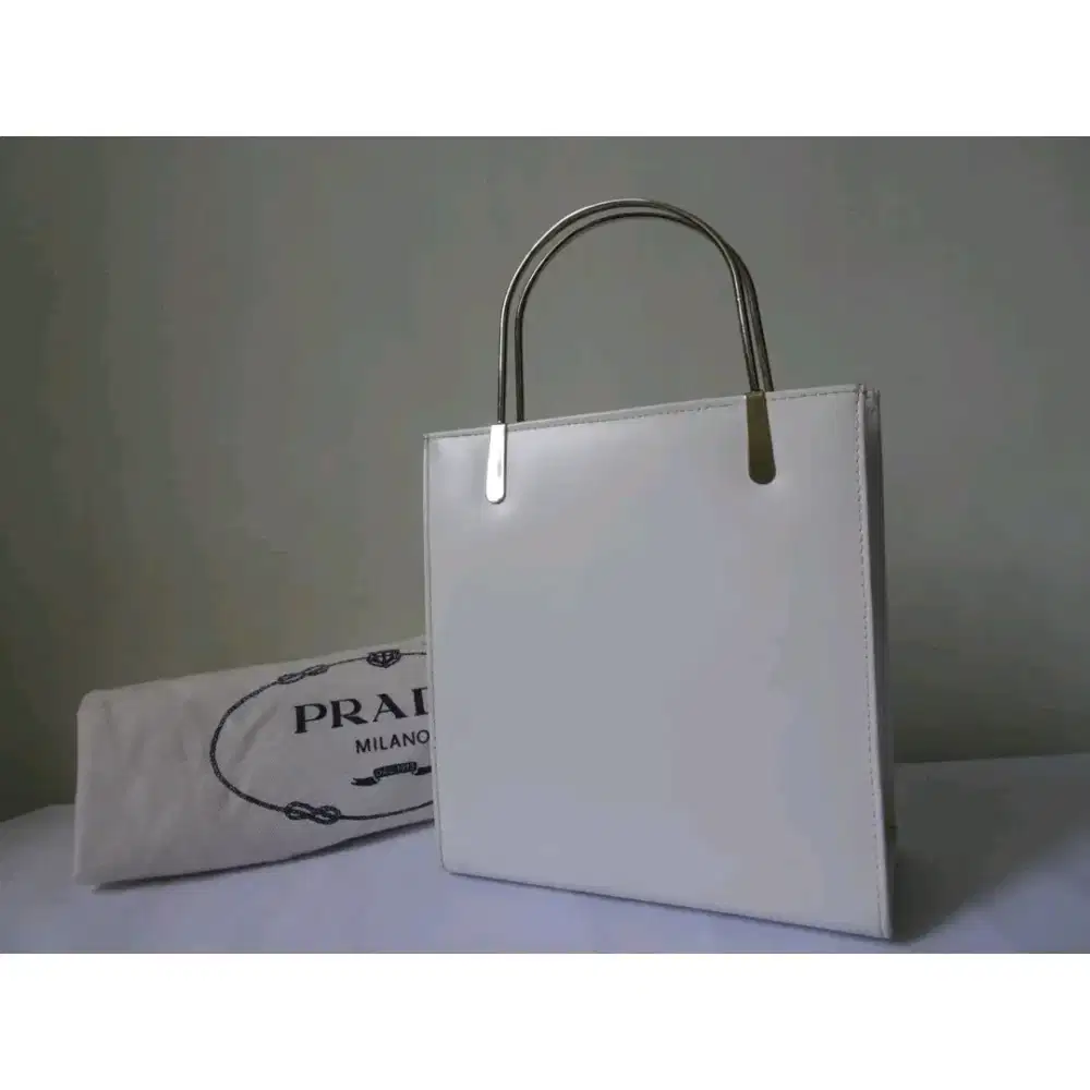 TAS CAB55 (with Prada bag cover)
