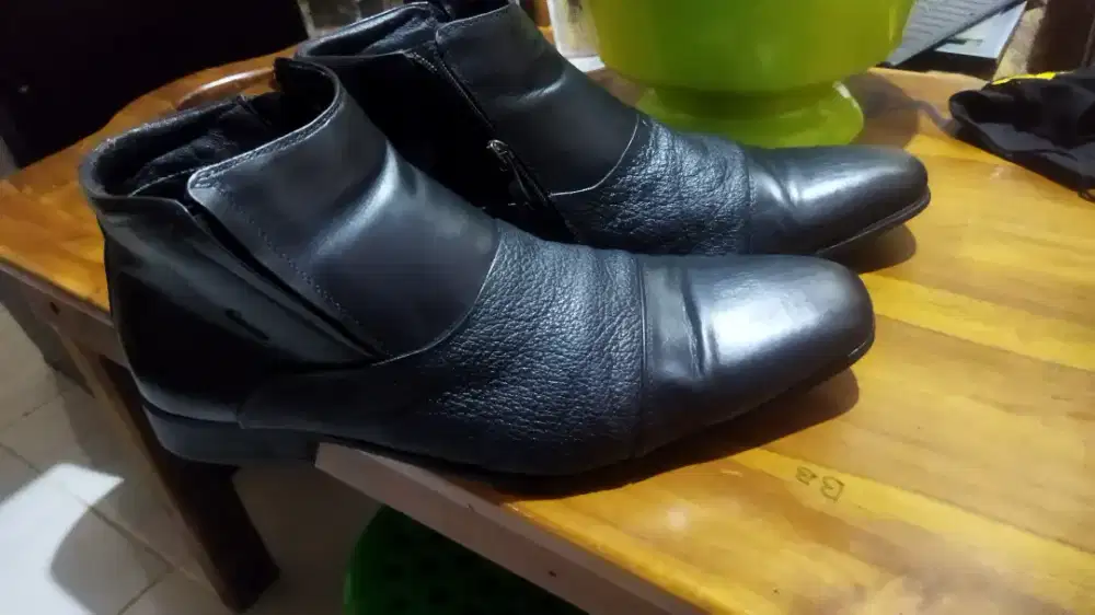 Sepatu  boots 3/4, 2 PASANG Size 43/44 Kulit Asli