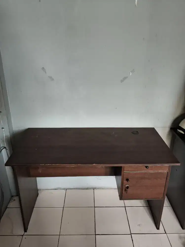 Meja Kantor / Meja Belajar