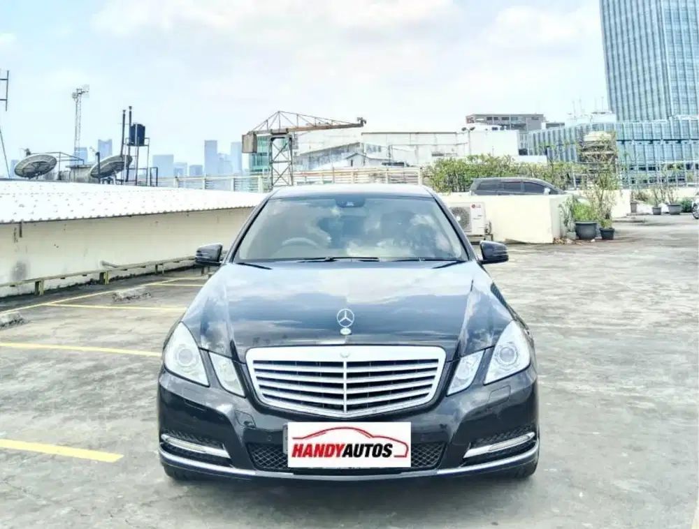 Mercedes Benz E300 Tahun 2011 Automatic Hitam Metalik