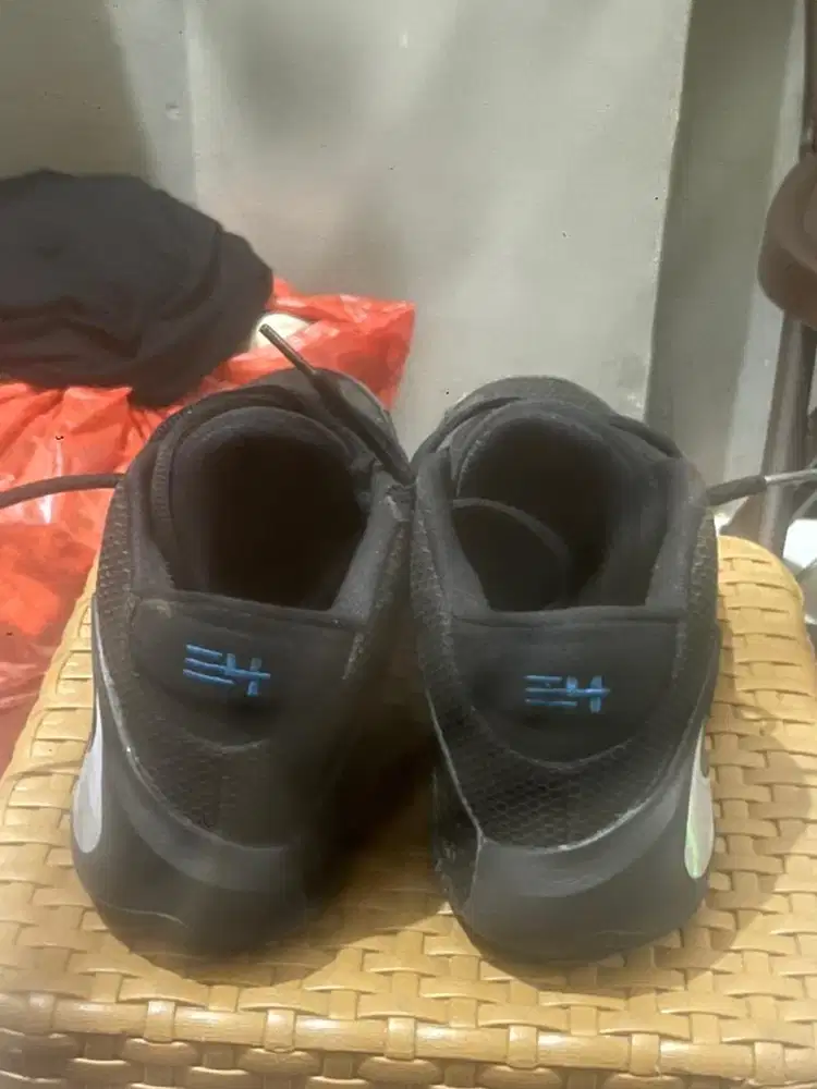 Sepatu nike zoom freak 1 hologram