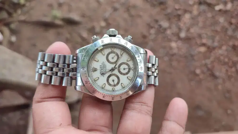 Jam second otomatis pria