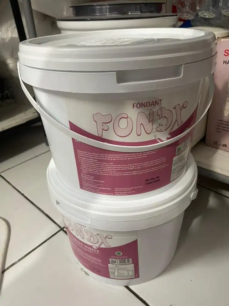 Kaleng bekas fondant merek Fondx