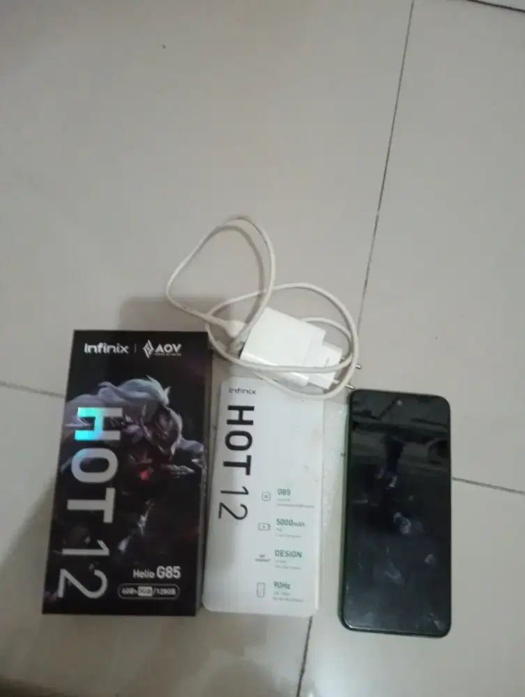 Handphone merk Infinix Hot 12
