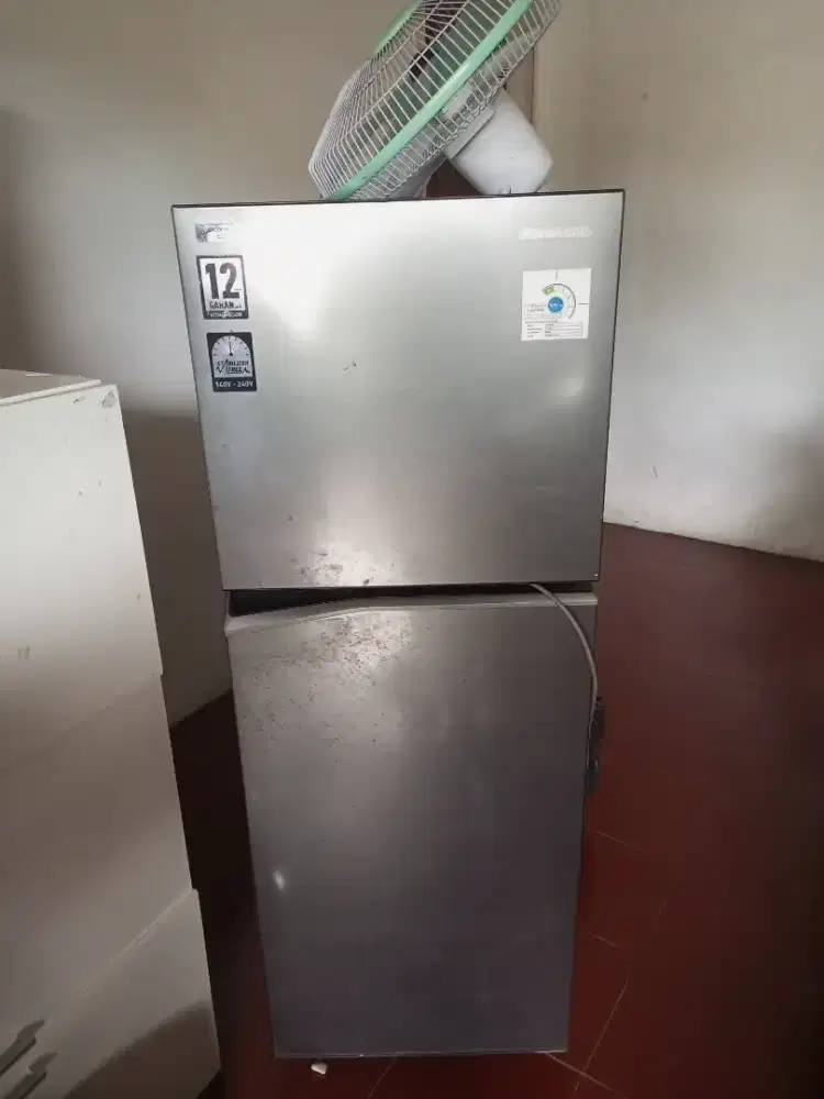 DIJUAL KULKAS 2 PINTU PANASONIC NR-BB210V