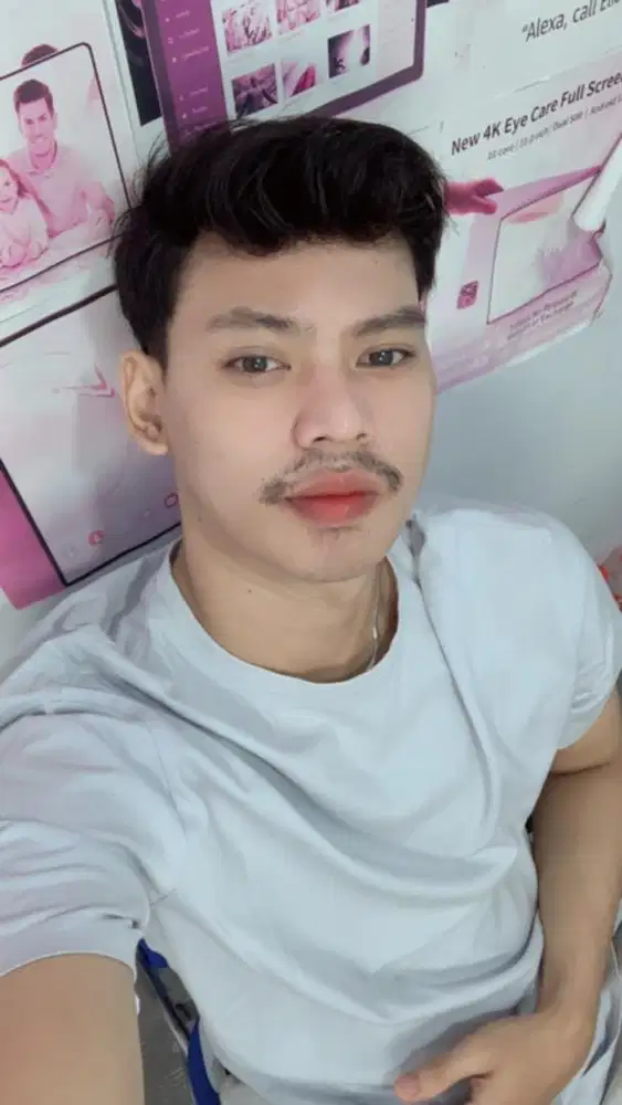 Mencari pekerjaan host live