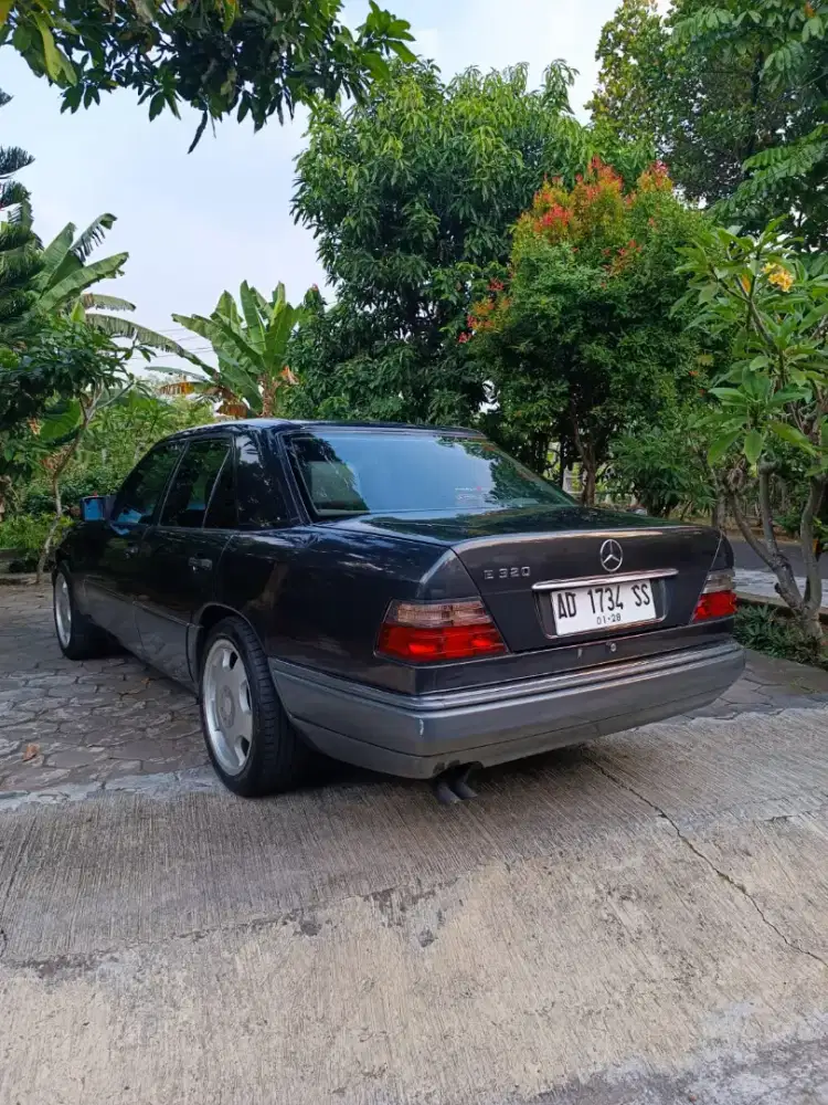 Mercedes Benz E320 1993 Automatic  - siap pakai