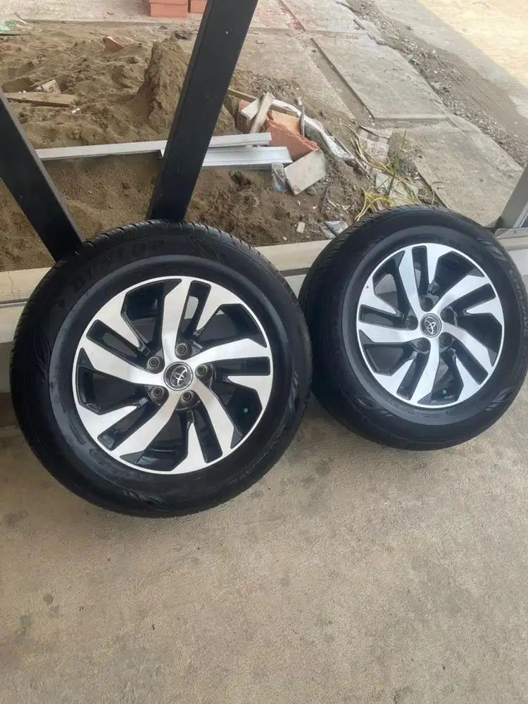 Di jual velg dan ban original toyota rush 2018