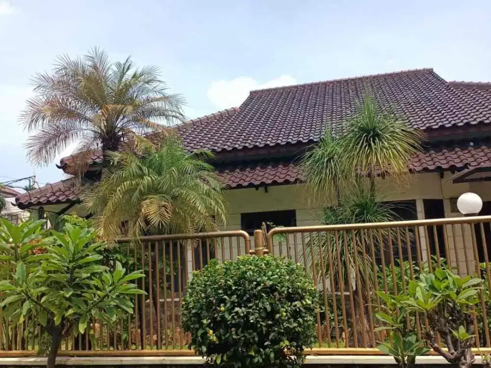 RUMAH HOEK Harga Nego, Siap Huni Pulomas Jakarta Timur