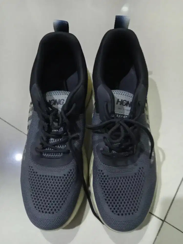 Dijual sepatu sneakers asli merk Red Dragonfly ukuran 42