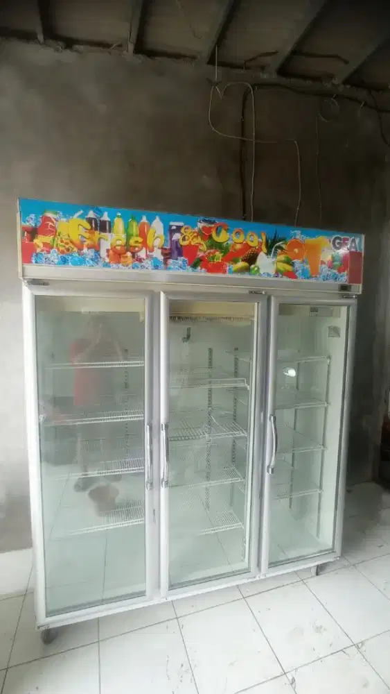 Jual showcees 3 pintu