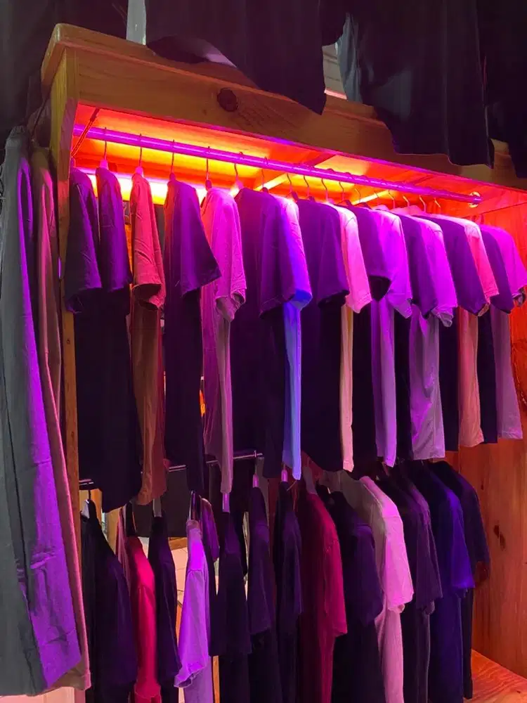 lemari baju pajangan dari kayu jati belanda