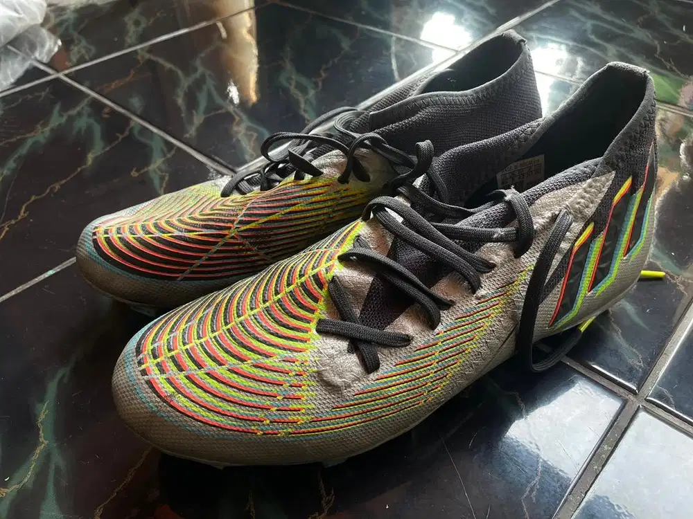 Sepatu Bola Adidas Predator
