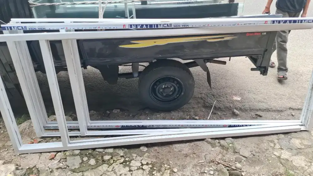 Dijual pintu alumunium bekas masih mulus