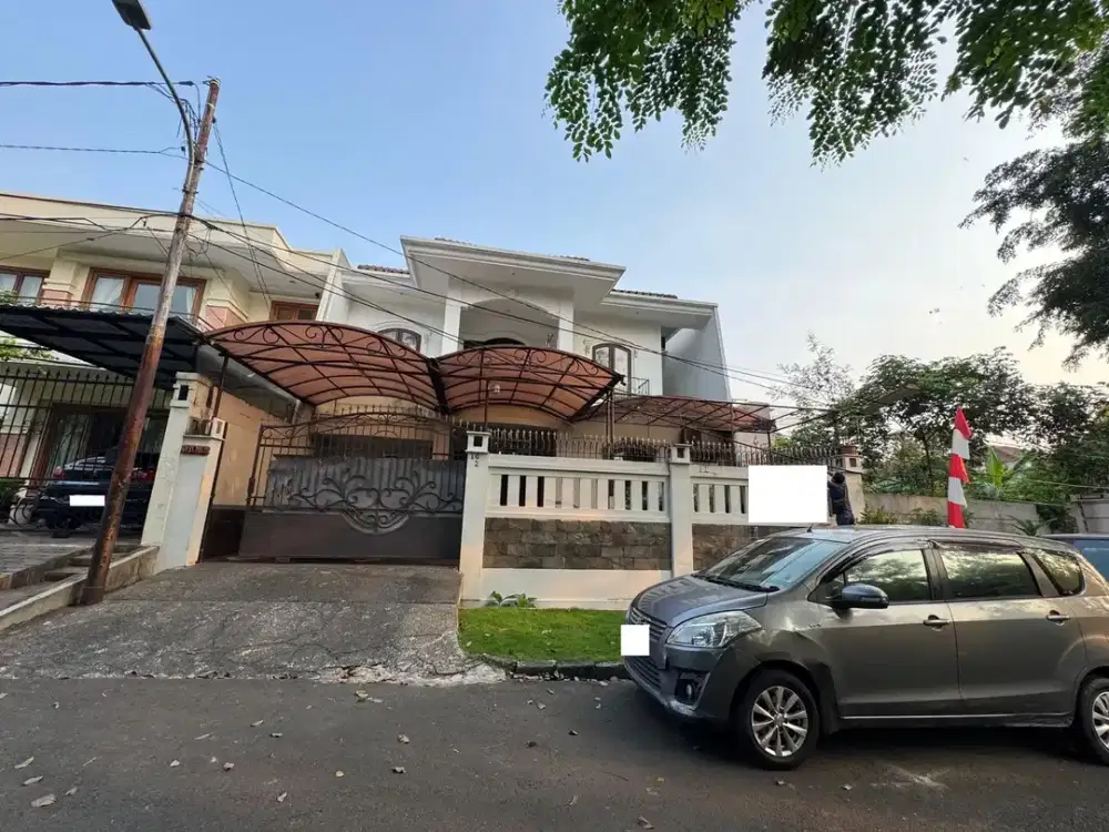 Rumah 5 Kamar Tidur SHM dekat Gandaria City Mall Dibantu KPR J-46152