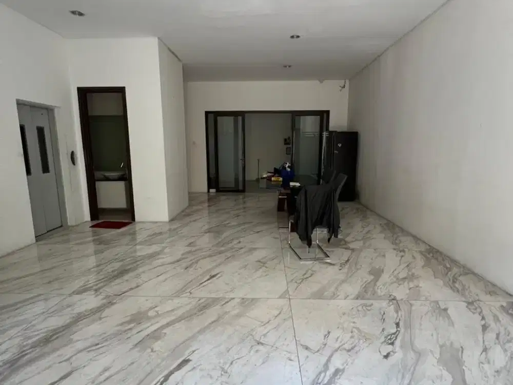 Rumah Townhouse Springhill Golf Residence Kemayoran 9x17m 5 lantai, private lift, rapi, lokasi premium Jakarta Pusat