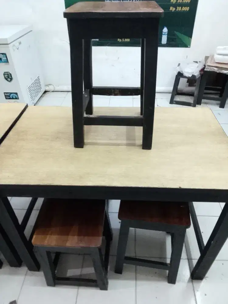 Meja set untuk jualan