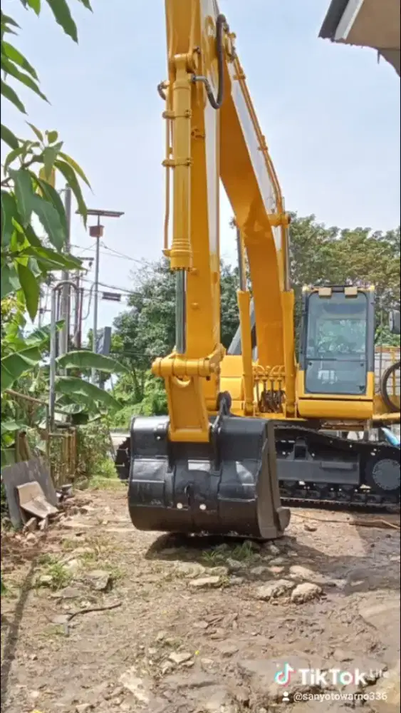 Dijual Excavator PC 200