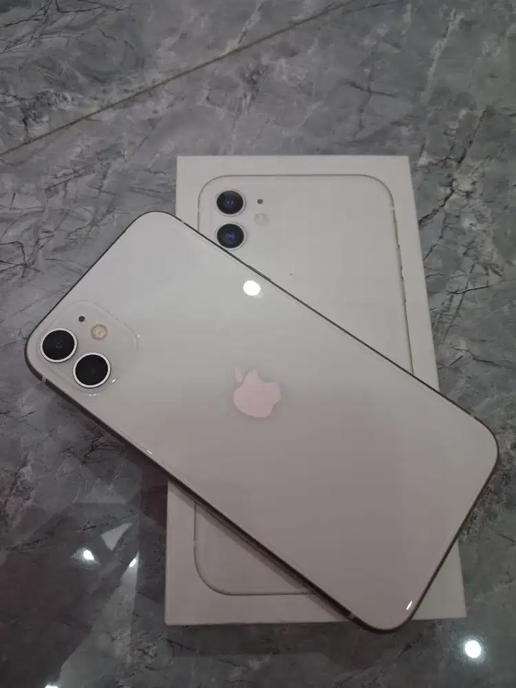 Dijual hp  second Iphone 11 ibox ram 64