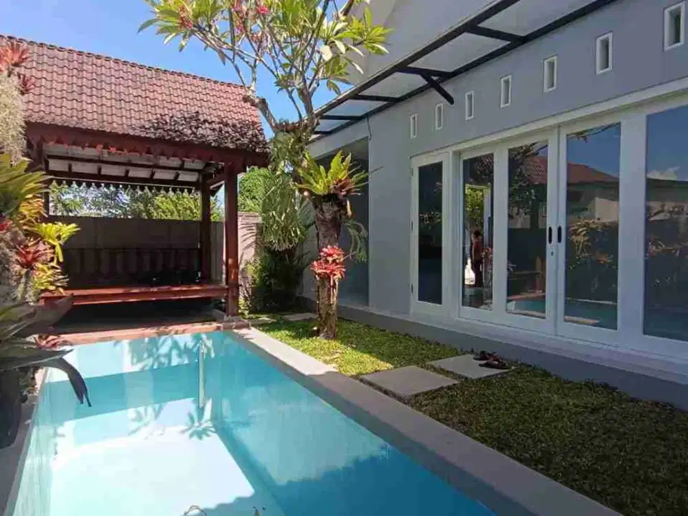 Rumah Semi Villa Dengan Kolam Renang Di Tengah Kota Banyuwangi