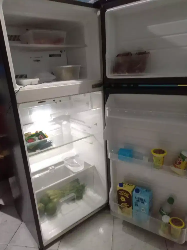 Kulkas Sharp 2 pintu