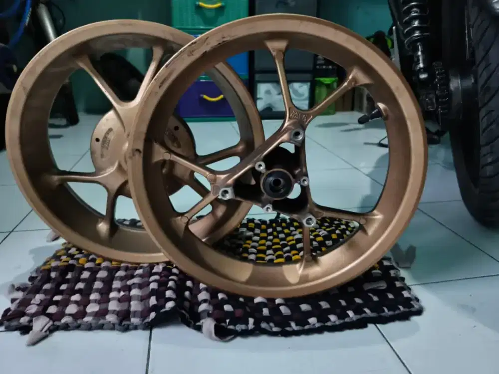 Velg Aerox New R14 & Sparepart Lain