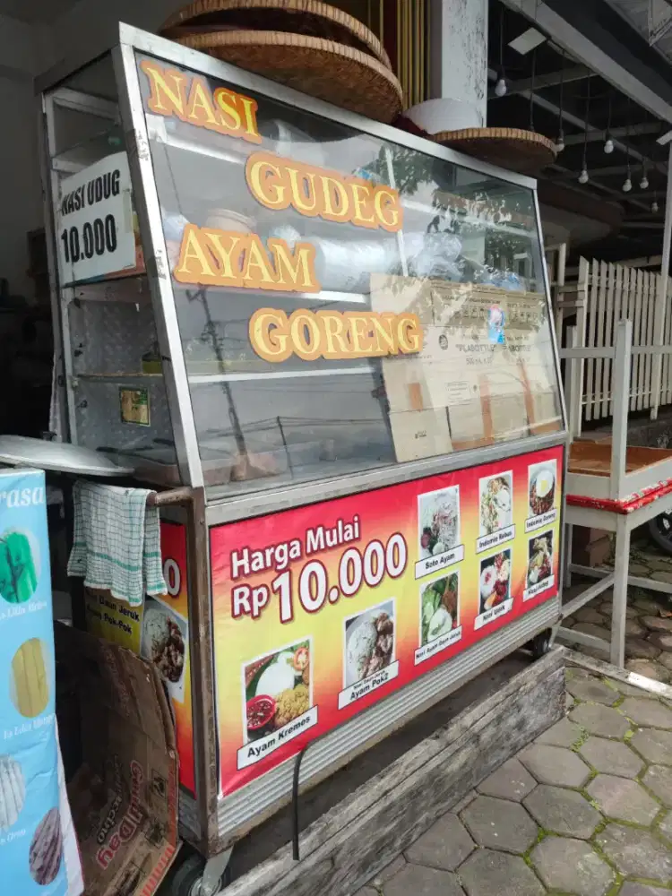 Etalase masakan, kantin, warung makan