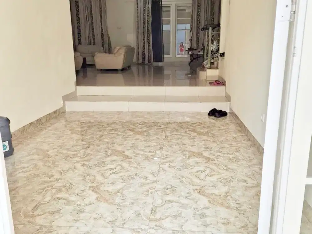 Rumah Mewah Cluster Depan PIK 1 Siap Huni Harga Nego