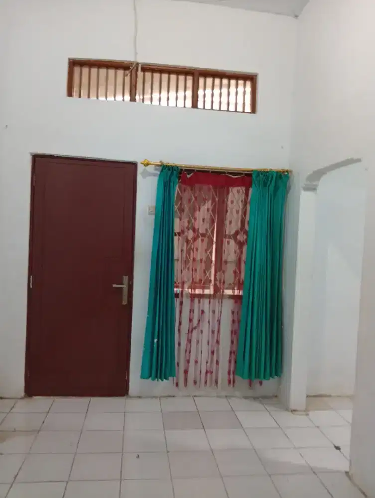 Dikontrakan rumah Rp 18 jt/tahun nego, letak strategis, bebas banjir