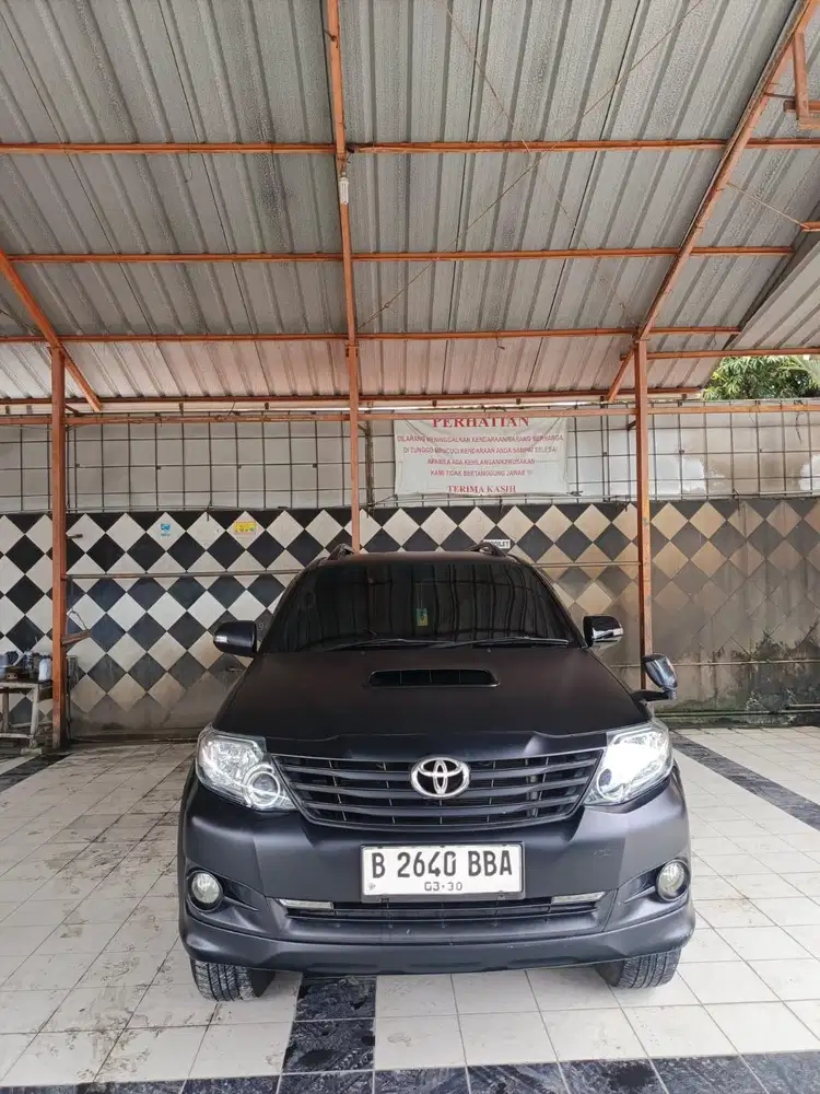 Toyota Fortuner G 2.5 VNT Diesel 2015 Hitam Matic