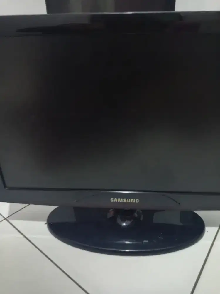 SAMSUNG LCD 24 inch