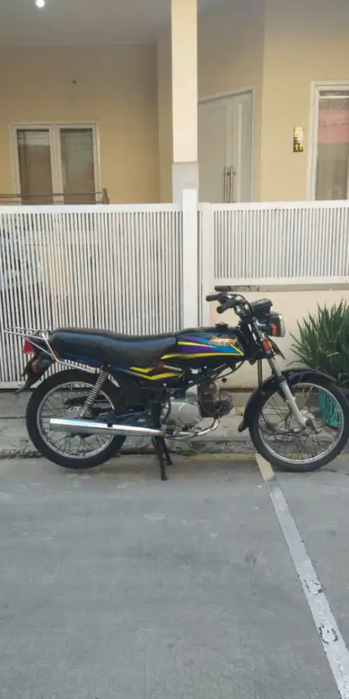 Honda win 100 tahun 2004