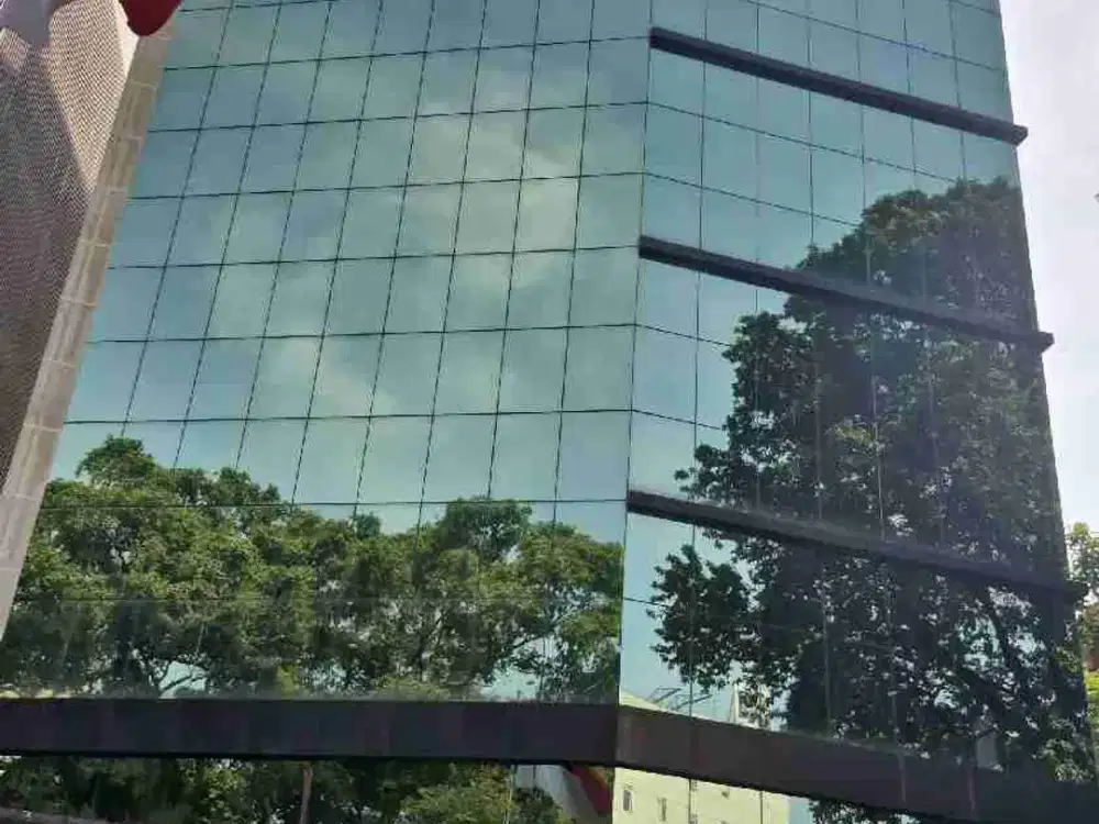 Disewakan Gedung Kantor 8 lantai di Menteng Jakarta Pusat Lokasi Strategis Tepi Jalan Utama