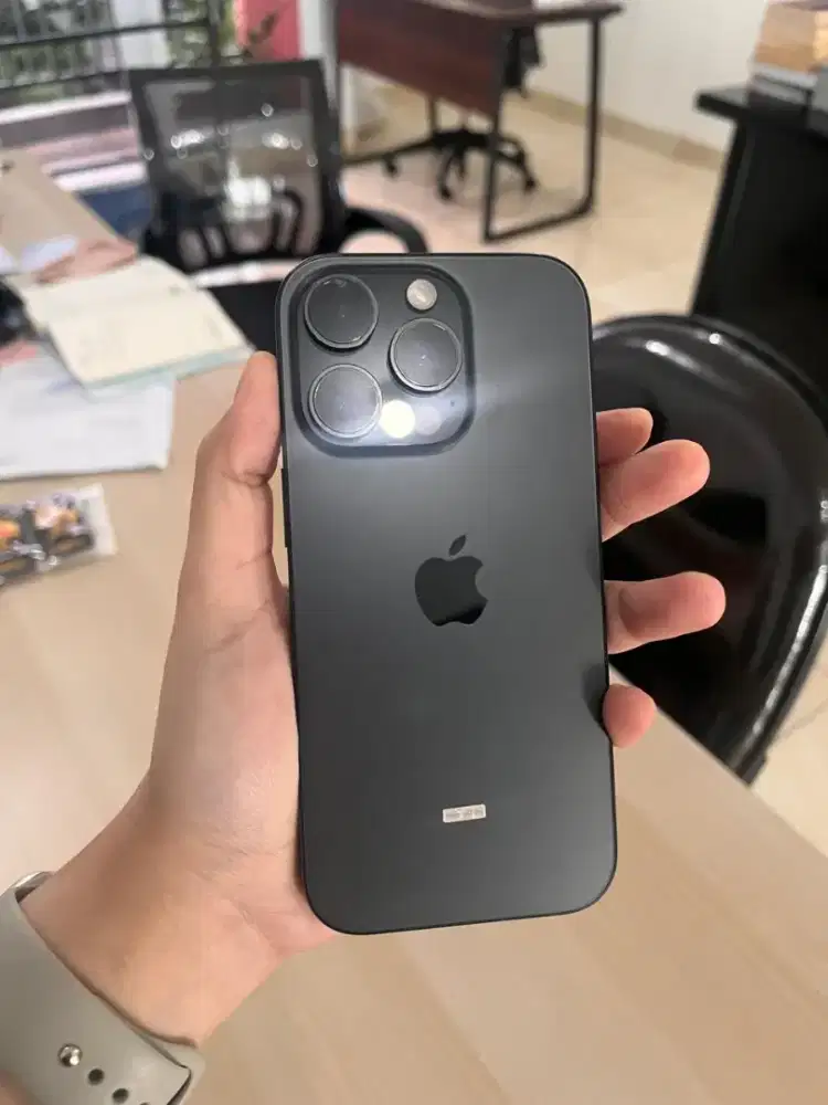 iPhone 16 pro / 265 GB 16000