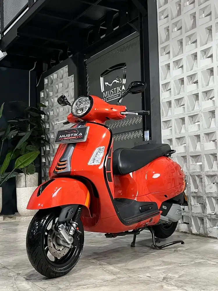 Stok Terbatas!!Vespa GTS 150 Super keyless th 2023 - Ayu Mustika