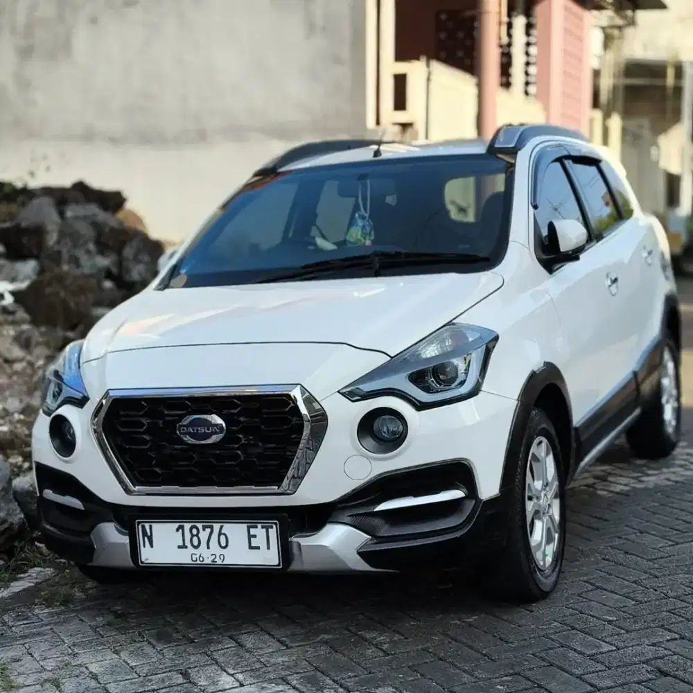 Datsun Cross CVT matic warna putih