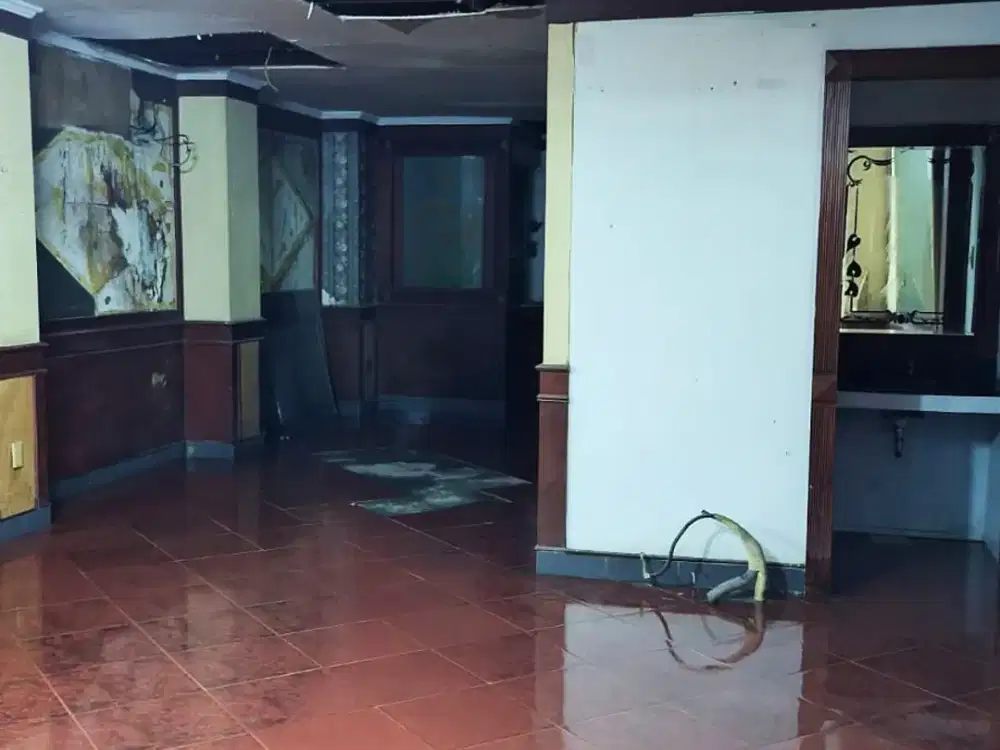 Ruko Pluit 3.5 Lantai Lokasi Strategis Ramai