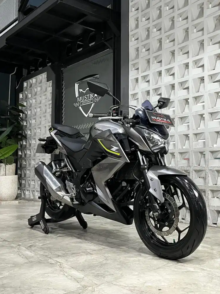 KAWASAKI Z250 2017 - Chintia Mustika
