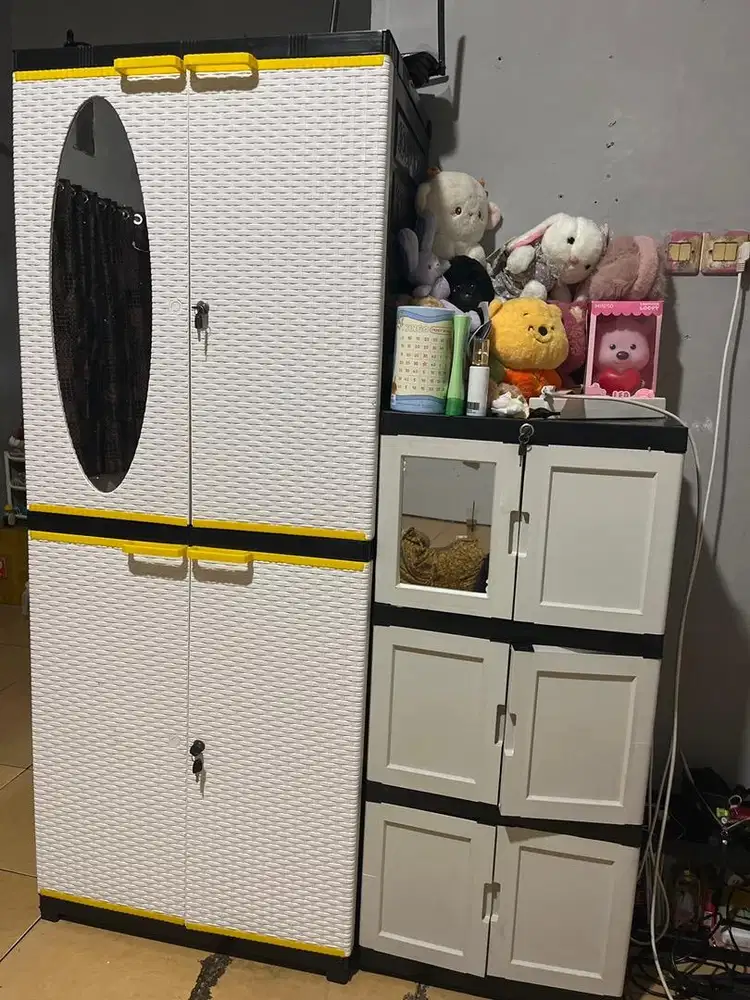 Lemari pakaian polytra