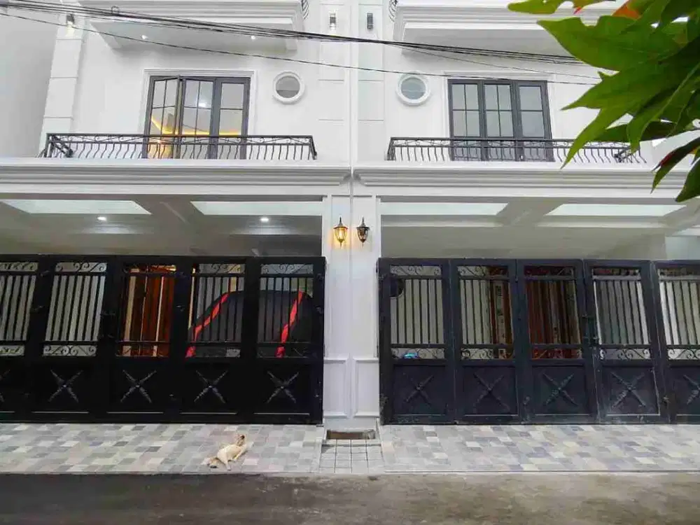 Rumah baru modern klasik 3 lantai dalam komplek Mega Cinere Depok